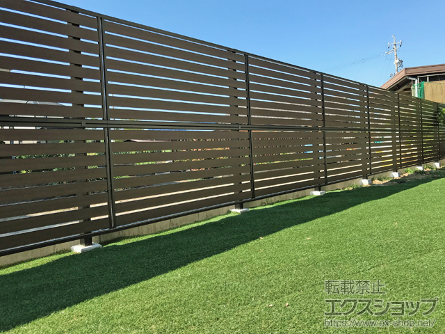 愛知県岡崎市ののフェンス・柵 モクアルフェンス 横板タイプ 2段支柱 自立建て用（パネル2段） 施工例