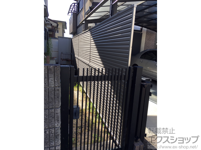 奈良県生駒市ののフェンス・柵 ミエーネフェンス 目隠しルーバータイプ 2段支柱 自立建て用（パネル2段） 施工例