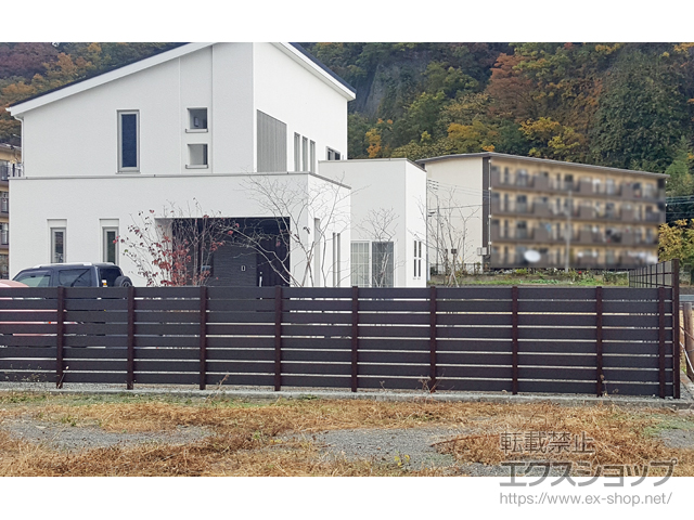 山梨県韮崎市ののフェンス・柵 モクプラボード 8段 隙間20mm 施工例