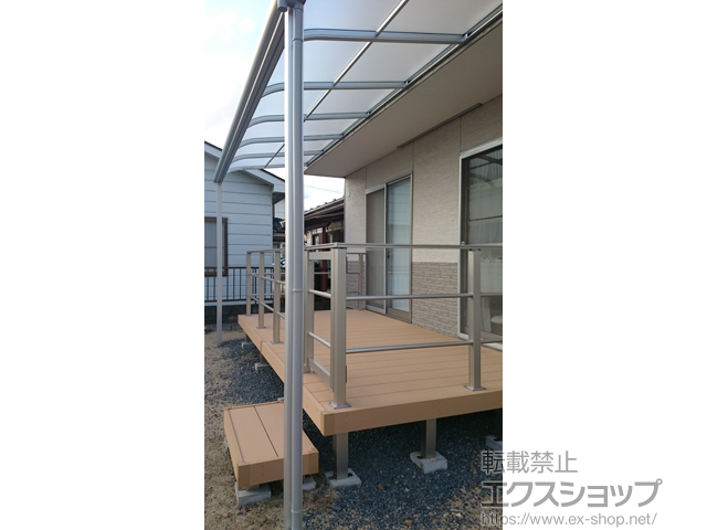 福島県白河市ののウッドデッキ リウッドデッキ 200＋独立式 リウッド ステップ2型＋ルシアスデッキフェンスB03型〈横格子2本タイプ〉＋ルシアスデッキ門扉B03型＜横格子2本タイプ＞ 施工例