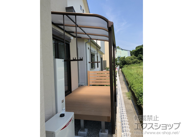 大阪府堺市ののウッドデッキ リウッドデッキ 200＋リウッドデッキフェンス3型＜横スリット＞ 施工例