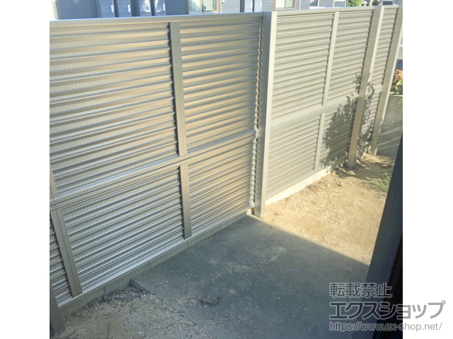 徳島県板野郡北島町ののフェンス・柵 ミエーネフェンス 目隠しルーバータイプ 2段支柱 自立建て用（パネル2段） 施工例