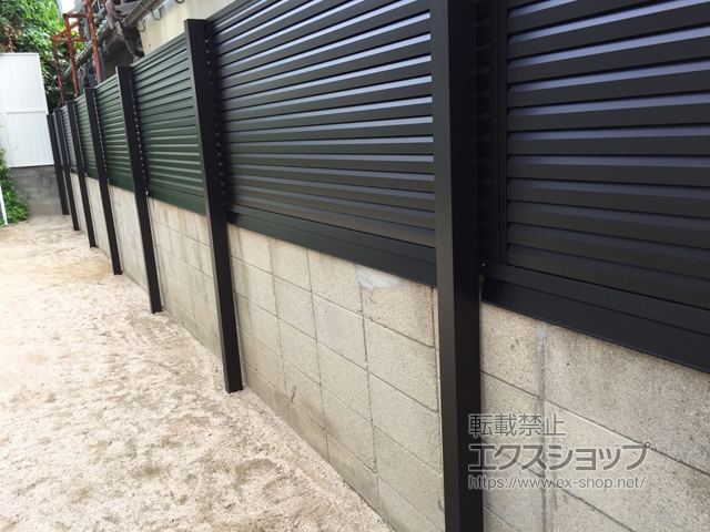 広島県広島市ののフェンス・柵 ミエーネフェンス 目隠しルーバータイプ 2段支柱 自立建て用（パネル1段） 施工例