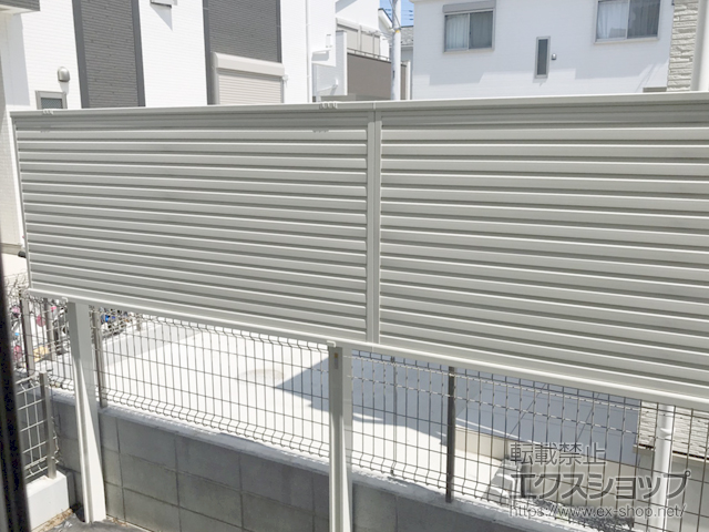 神奈川県相模原市ののフェンス・柵 ミエーネフェンス 目隠しルーバータイプ 2段支柱 自立建て用（パネル1段） 施工例