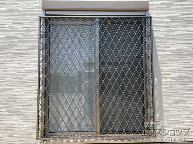 滋賀県彦根市のLIXIL リクシル（トステム）の面格子・窓格子 アルミ面格子 ヒシクロス 施工例