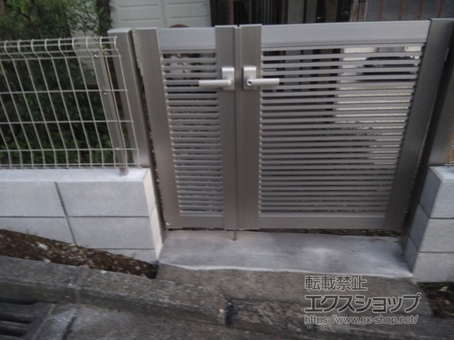 神奈川県横浜市のの門扉 シンプレオ門扉1型 横格子 両開き親子 門柱使用 施工例