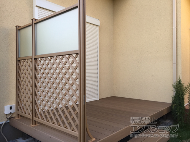 東京都世田谷区ののウッドデッキ 樹ら楽ステージ 木彫＋樹ら楽ステージ ウッドパーティション ベース仕様 施工例