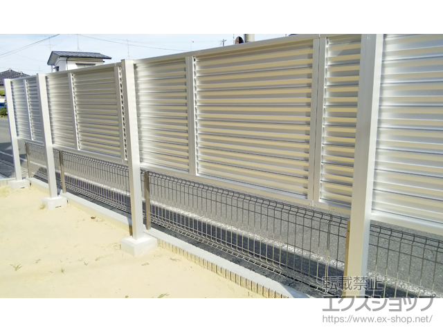 福島県南相馬市ののフェンス・柵 ミエーネフェンス 目隠しルーバータイプ 自立建て用（パネル1段） 施工例