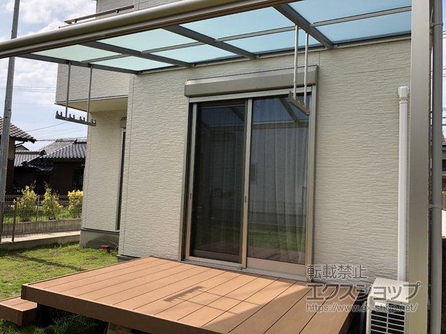 福岡県糟屋郡新宮町ののテラス屋根 ヴェクターテラス F型 テラスタイプ 単体 積雪〜20cm対応＋ ヴェクターテラス 吊り下げ式物干し 標準 2本入り×1セット 施工例