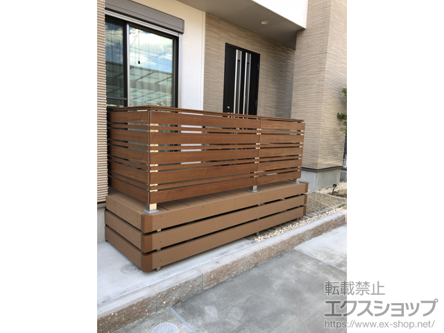大阪府箕面市ののウッドデッキ リウッドデッキ 200＋ルシアスデッキフェンスA02型＋ルシアスデッキ門扉A02型＋床下囲い 2段 施工例