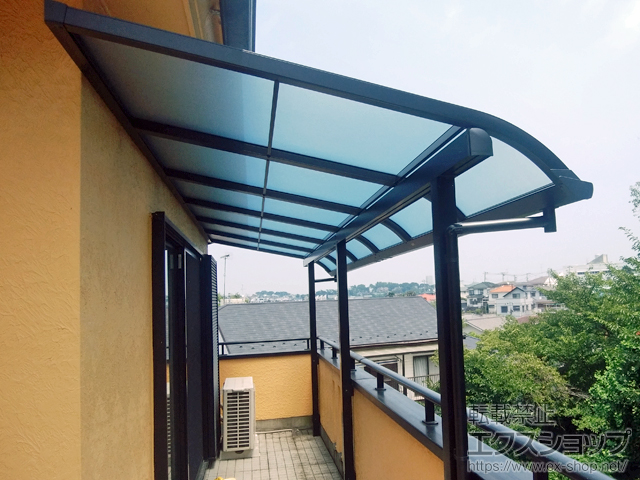 神奈川県横浜市ののバルコニー・ベランダ屋根 スピーネ R型 屋根タイプ 連棟 積雪〜20cm対応 施工例