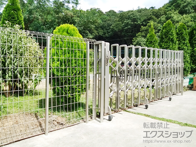 群馬県桐生市ののカーゲート レイオス7型(傾斜地用) ノンレール 片開き 30Ｓ 施工例