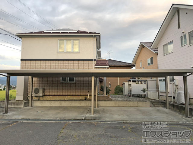 長野県上田市のLIXIL リクシル（トステム）のカーポート テリオスポートIII 3000 4台用 横連棟 角柱6本柱 積雪〜100cm対応 施工例