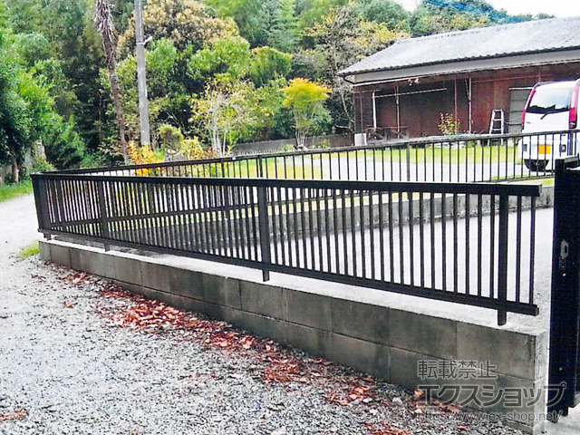 福岡県大牟田市ののフェンス・柵 プレスタフェンス 2型 細たて桟 フリーポールタイプ 施工例