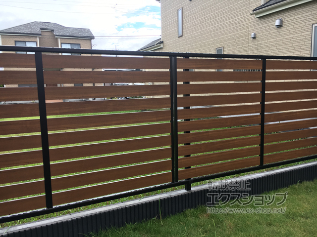 栃木県宇都宮市ののフェンス・柵 ルシアスフェンスF04型 横板 木目カラー 自由柱施工 施工例