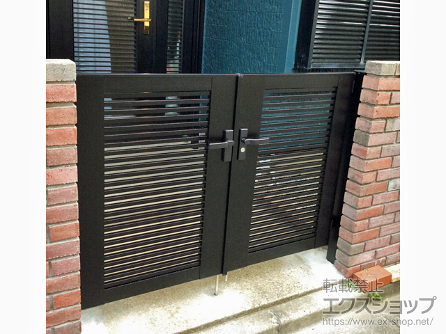 千葉県船橋市のの門扉 ライシス門扉 1型 細横桟 両開き 柱使用 施工例