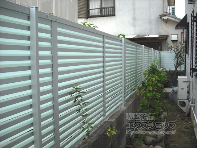 大阪府阪南市ののフェンス・柵 プレスタフェンス 8S型 採光ルーバー フリーポールタイプ 施工例