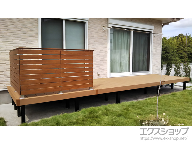 福岡県田川市ののウッドデッキ リウッドデッキ 200＋ルシアスデッキフェンスA01型＜横板格子タイプ＞ 施工例