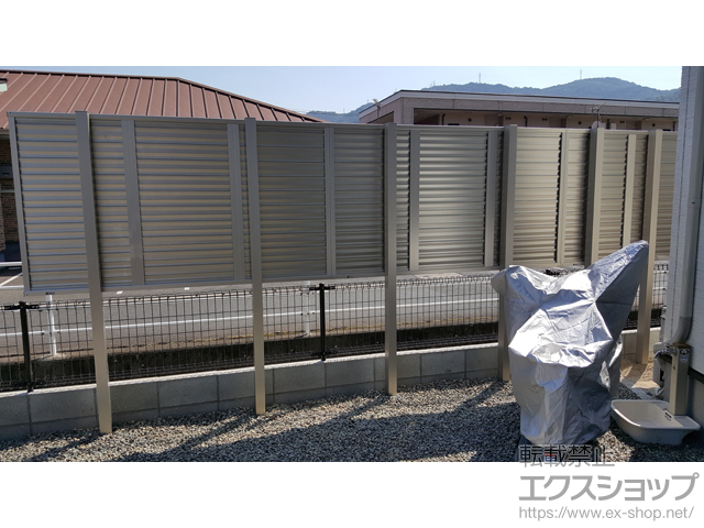 広島県福山市ののフェンス・柵 シンプレオフェンス13型 目隠しルーバー 2段支柱 自立建て用（パネル1段） 施工例