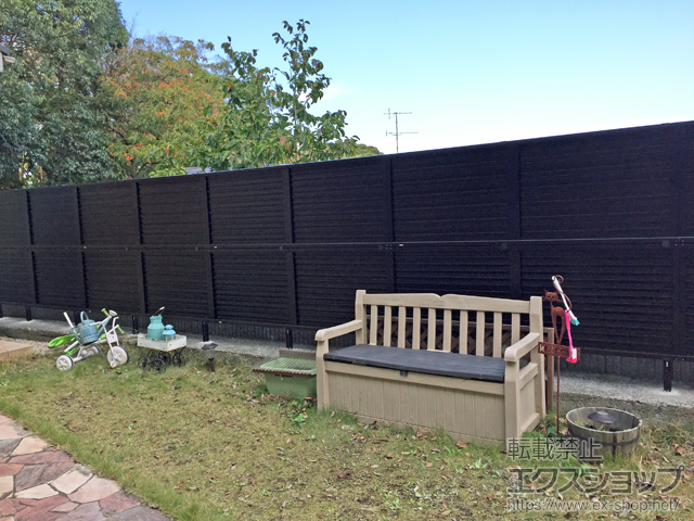 神奈川県横浜市ののフェンス・柵 ミエーネフェンス 目隠しルーバータイプ ※柱別途（パネル2段） 施工例