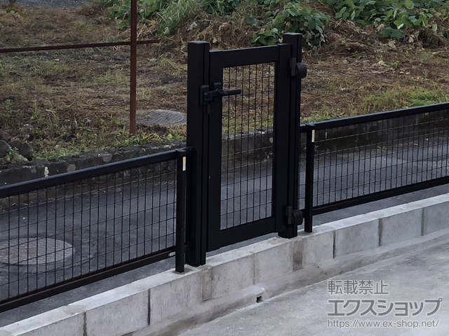 大分県日田市のの門扉 【特注】シンプレオ門扉M1型 メッシュ 片開き 門柱使用 施工例