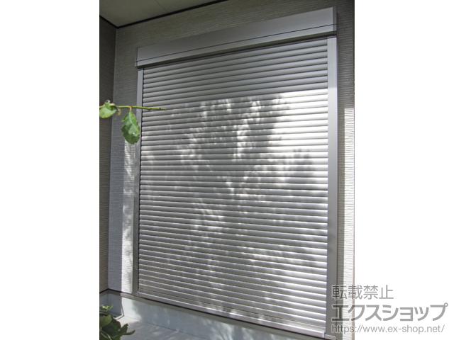 熊本県上益城郡甲佐町のLIXIL リクシル（トステム）の窓シャッター リフォームシャッター クワトロ 手動式 施工例