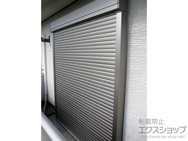熊本県上益城郡甲佐町のLIXIL リクシル（トステム）の窓シャッター リフォームシャッター クワトロ 手動式 施工例
