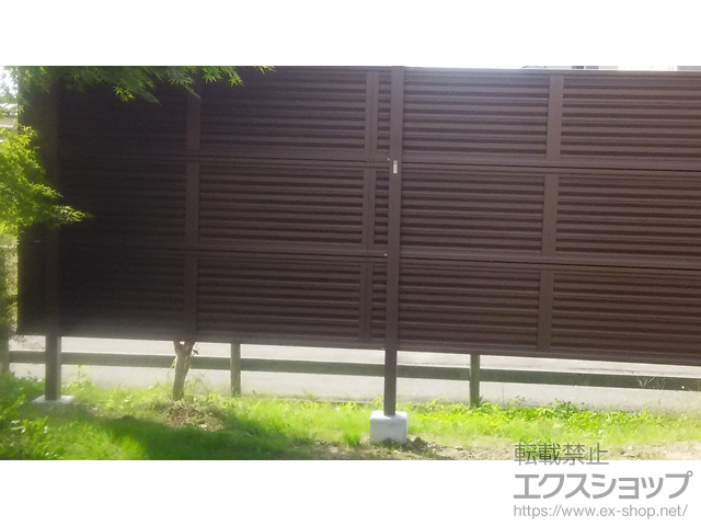 宮城県大崎市ののフェンス・柵 ミエーネフェンス 目隠しルーバータイプ 2段支柱 自立建て用（パネル2段） 施工例