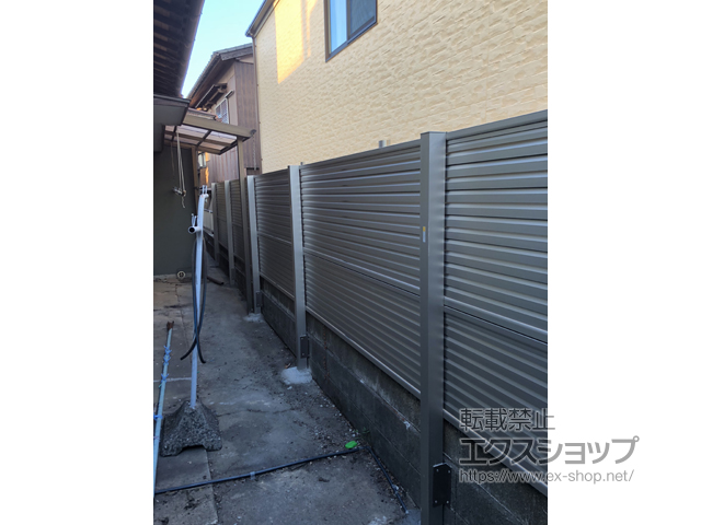 福岡県北九州市ののフェンス・柵 ミエーネフェンス 目隠しルーバータイプ 2段支柱 自立建て用（パネル2段） 施工例
