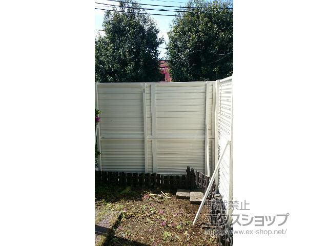 神奈川県横浜市ののフェンス・柵 ミエーネフェンス 目隠しルーバータイプ 2段支柱 自立建て用※柱別途 施工例