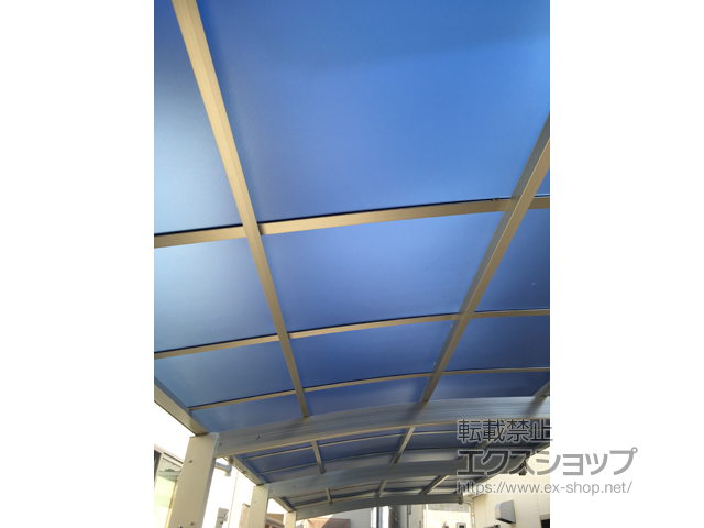 埼玉県久喜市ののカーポート プレシオスポート 縦連棟 積雪〜20cm対応＋プレシオスポート 着脱式補助柱 2本入り×2セット 施工例