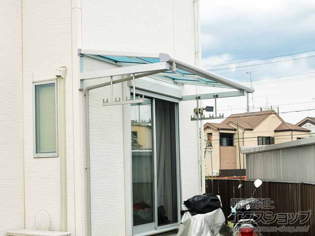 京都府向日市ののバルコニー・ベランダ屋根 ヴェクターテラス F型 ルーフタイプ 単体積雪〜20cm対応 施工例