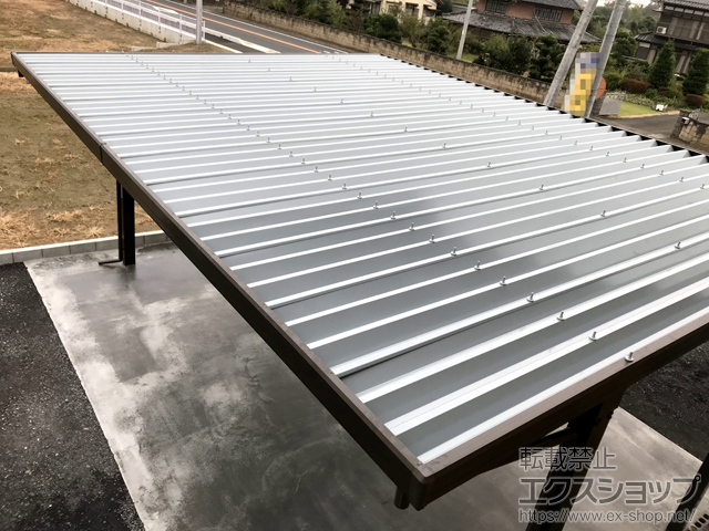 埼玉県加須市のLIXIL リクシル（トステム）のカーポート テリオスポートIII 1500 3台用 角柱4本柱 積雪〜50cm対応 施工例