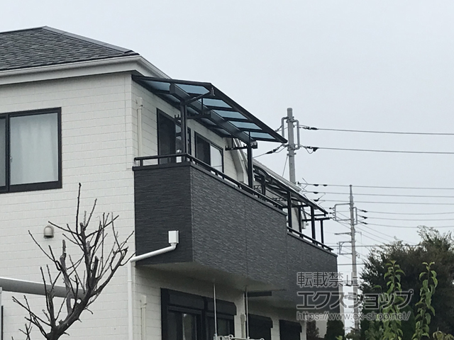 東京都国分寺市ののバルコニー・ベランダ屋根 ヴェクターテラス F型 屋根タイプ 単体 積雪〜20cm対応＋ヴェクターテラス 吊り下げ式 固定物干し ショート 2本入×1セット 施工例