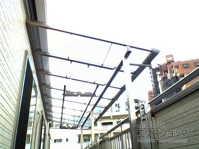 神奈川県横浜市のLIXIL リクシル（トステム）のバルコニー・ベランダ屋根 パワーアルファ F型 屋根タイプ 連棟 積雪〜30cm対応 施工例