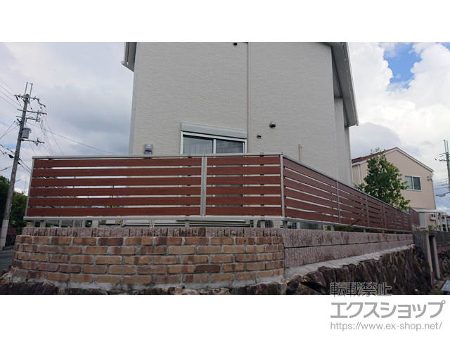 大阪府茨木市ののフェンス・柵 ルシアスフェンスF04型 横板 複合カラー 自由柱施工 施工例