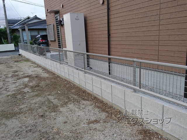 宮崎県日向市ののフェンス・柵 シンプレオフェンスM2型 縦井桁メッシュ 自由柱施工 施工例