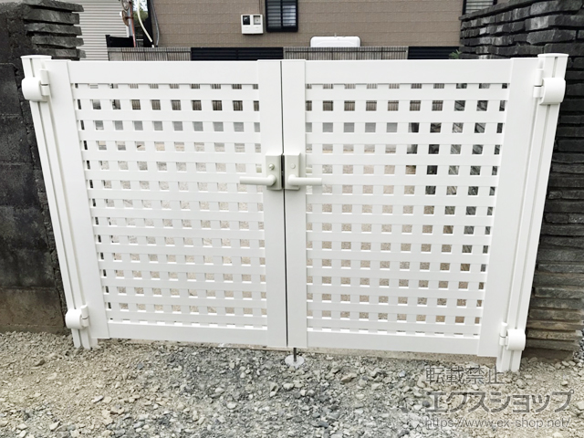 山梨県甲府市のの門扉 シンプレオ門扉11型 太井桁格子 両開き 門柱使用 施工例