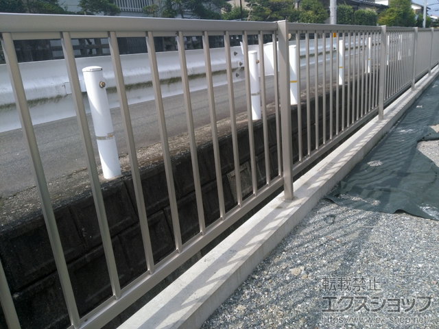 福岡県小郡市ののフェンス・柵 ミエッタフェンス 防犯たて格子タイプ 自由柱施工 施工例