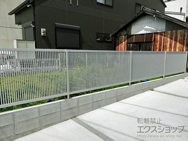 大阪府大東市ののフェンス・柵 ライシスフェンス 2型 細たて桟 フリーポールタイプ 施工例