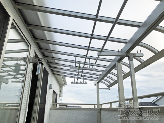 埼玉県入間市ののバルコニー・ベランダ屋根 ヴェクターテラス R型 1500 屋根タイプ 連棟 積雪〜50cm対応 施工例