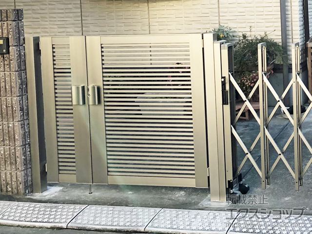 東京都中野区のの門扉 【特注】ライシス門扉 1型 細横桟 両開き親子 柱使用 施工例