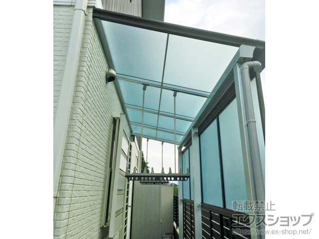 埼玉県秩父郡皆野町ののテラス屋根 シャルレ テラスタイプ 単体 木調色 積雪〜20cm対応 施工例