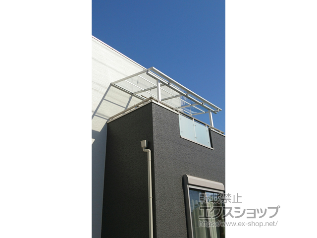 群馬県高崎市ののバルコニー・ベランダ屋根 スピーネ F型 屋根タイプ 単体 積雪〜20cm対応＋スピーネ　吊り下げ式物干しAセット 標準(2本入り×1セット) 施工例