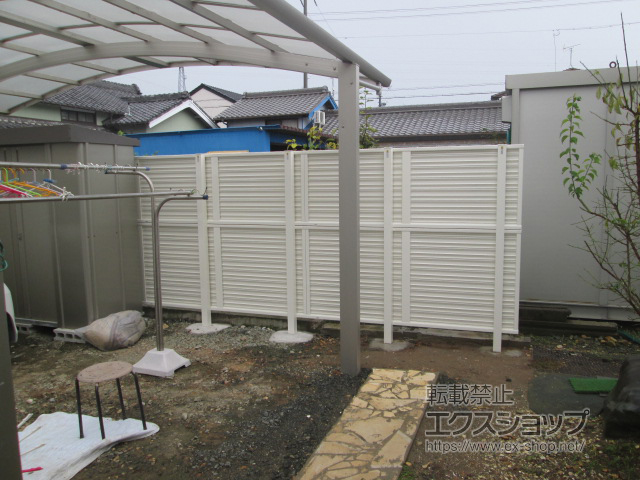 愛知県豊橋市ののフェンス・柵 ミエーネフェンス 目隠しルーバータイプ 2段支柱 自立建て用（パネル2段） 施工例