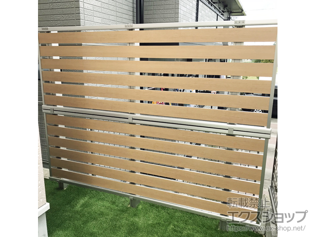 愛知県名古屋市ののフェンス・柵 ルシアスフェンスF04型 横板 木目カラー 2段支柱 自立建て用 施工例