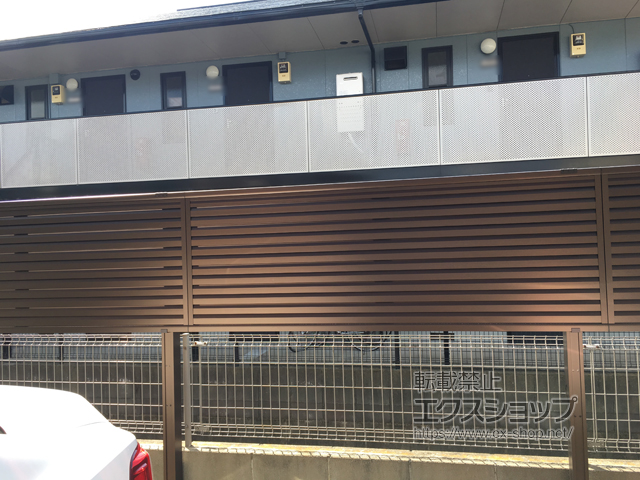 千葉県松戸市ののフェンス・柵 ミエーネフェンス 目隠しルーバータイプ 2段支柱 自立建て用（パネル1段） 施工例