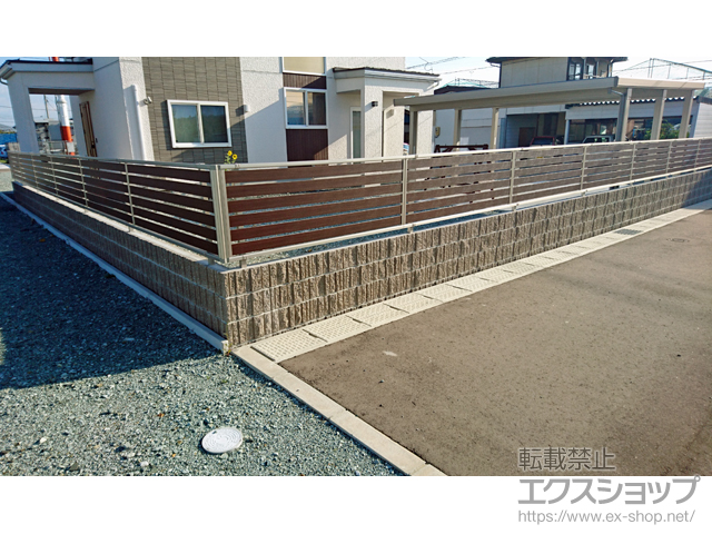 山形県東根市ののフェンス・柵 ルシアスフェンスF04型 横板 木目カラー 自由柱施工 施工例