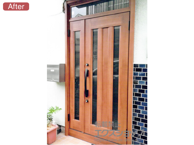 東京都品川区のLIXIL リクシル（トステム）の玄関ドア リシェント玄関ドア3 アルミ仕様 手動 親子仕様(ランマ付)R C16N型 施工例