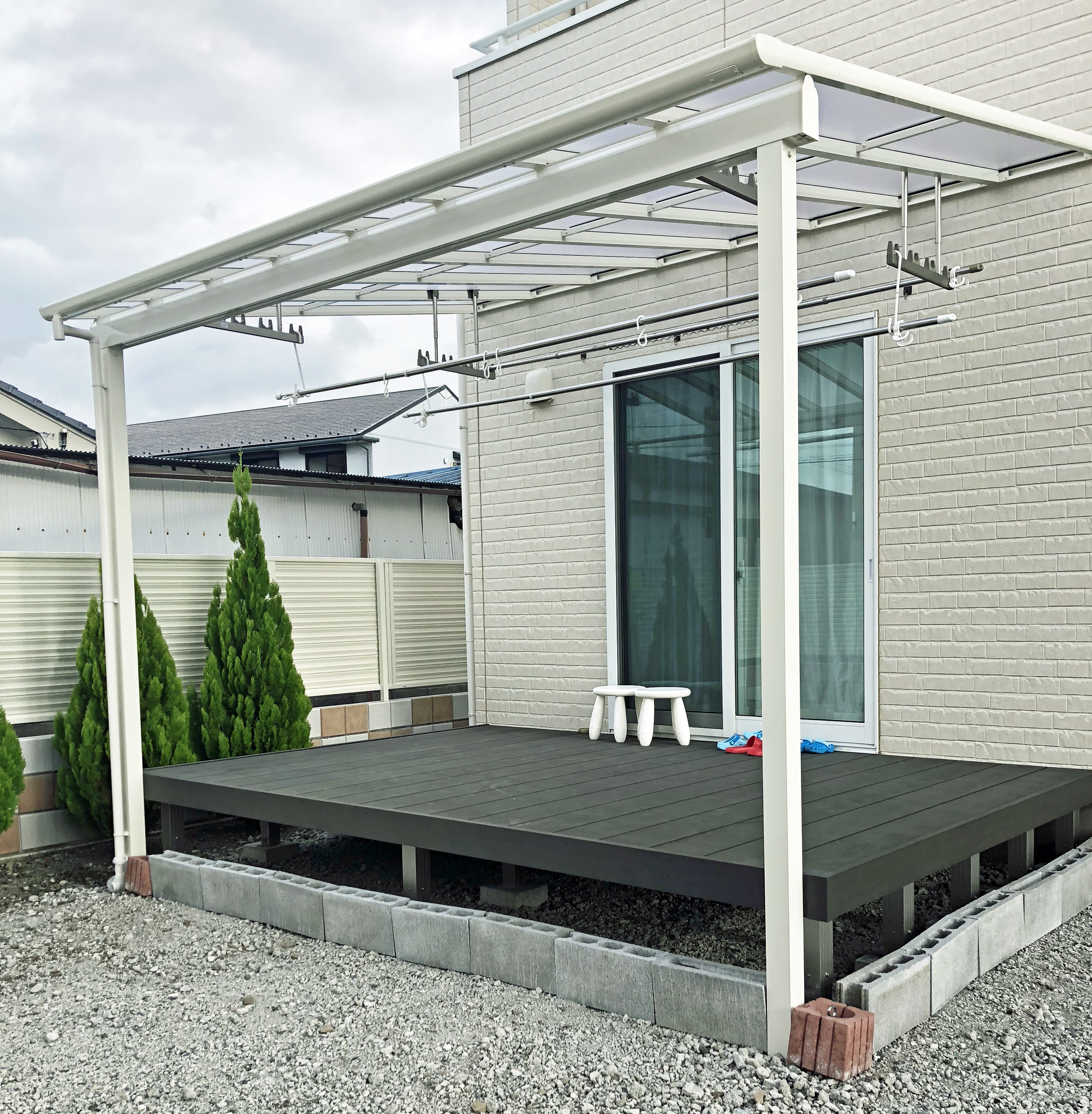 山梨県南アルプス市ののテラス屋根 ヴェクターテラス F型 テラスタイプ 単体 積雪〜20cm対応 施工例